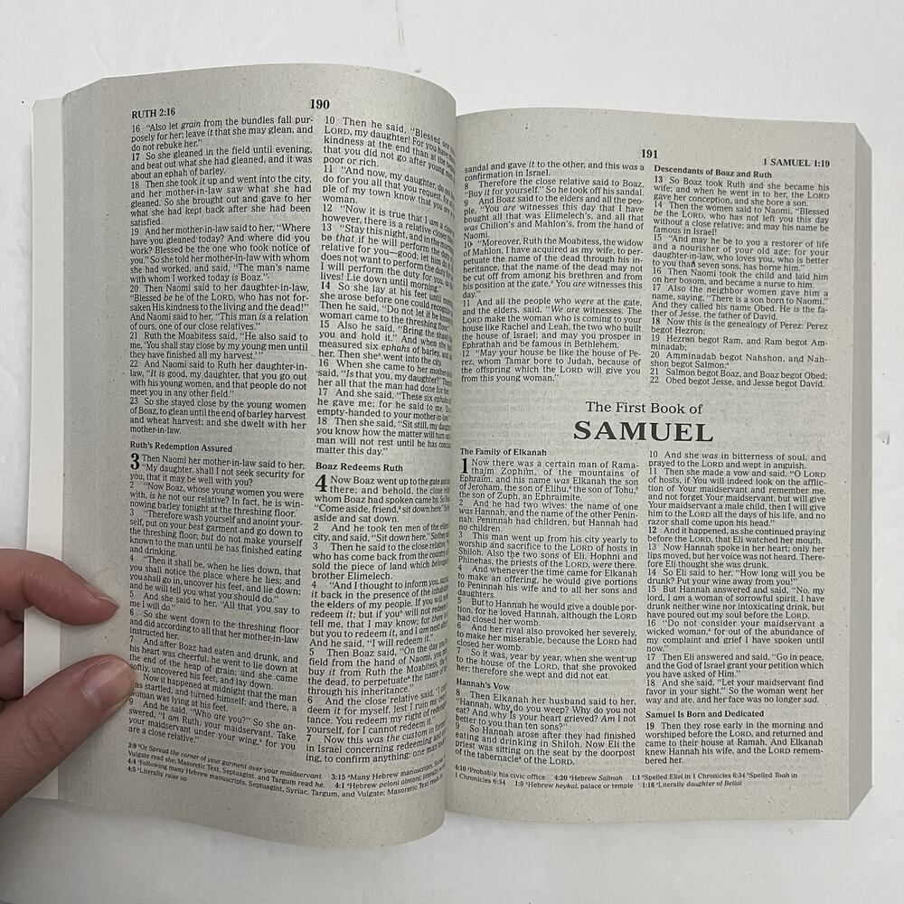 NKJV New King James Version Bible Paperback Thomas Nelson - Picture 5 of 9